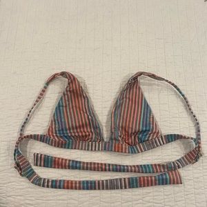 PQ bikini top. Multi color. No damage. Size medium